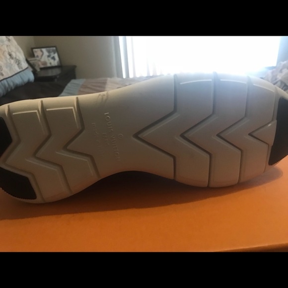 Louis Vuitton - Picture 4 of 6